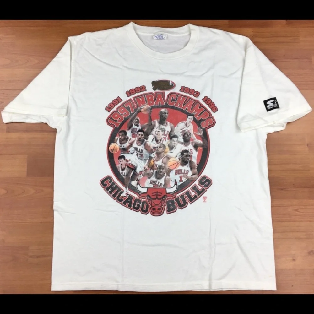 Chicago Bulls Graphic T-Shirt - Picture 6 of 6